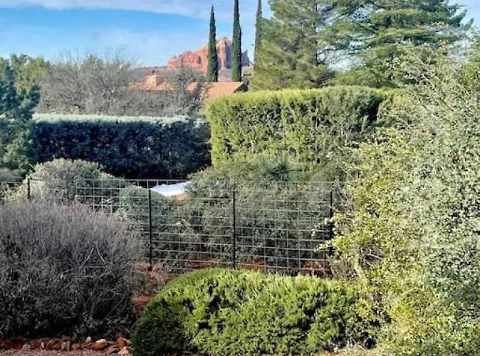 Apartment Guest With Up Close Chapel And Red Rock Views