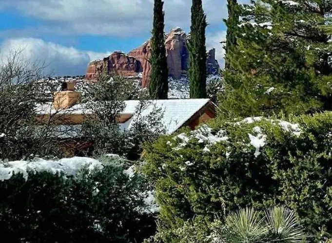 Apartment Guest With Up Close Chapel And Red Rock Views