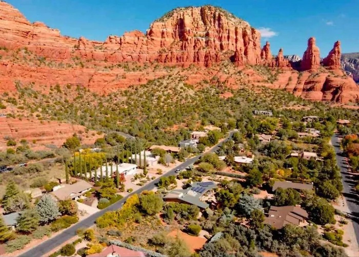 Guest With Up Close Chapel And Red Rock Views Apartment