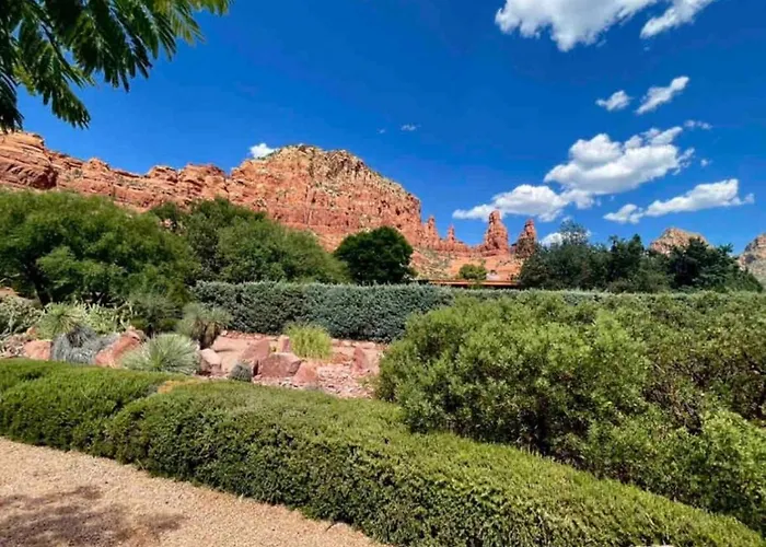 Guest With Up Close Chapel And Red Rock Views Apartment