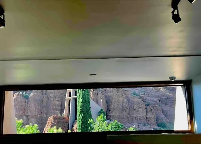 Guest With Up Close Chapel And Red Rock Views *