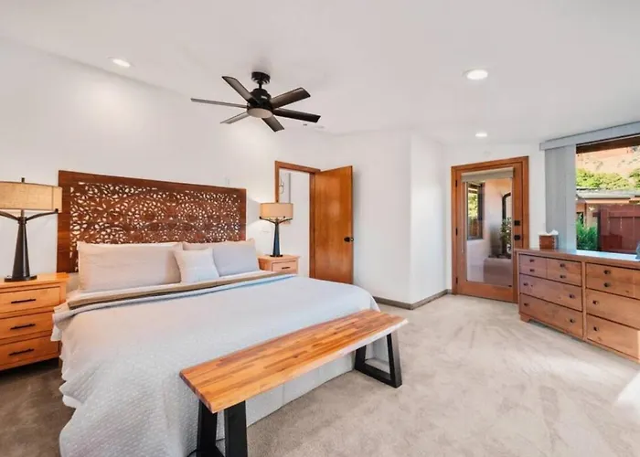 Guest With Up Close Chapel And Red Rock Views Apartment *