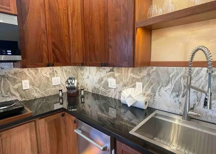 Guest With Up Close Chapel And Red Rock Views Apartment
