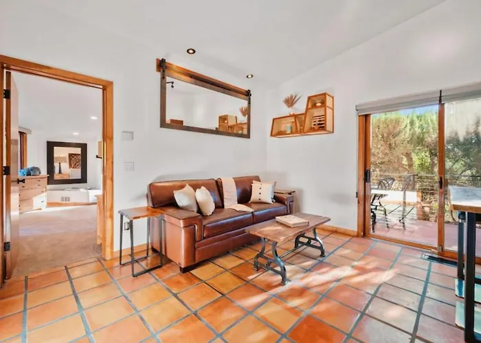 Guest With Up Close Chapel And Red Rock Views Apartment *